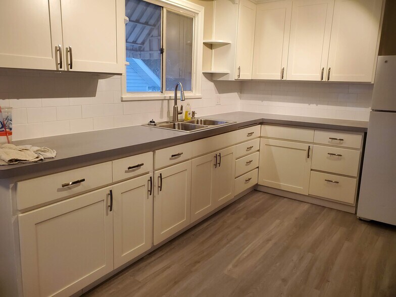 Building Photo - 353 Lawton St