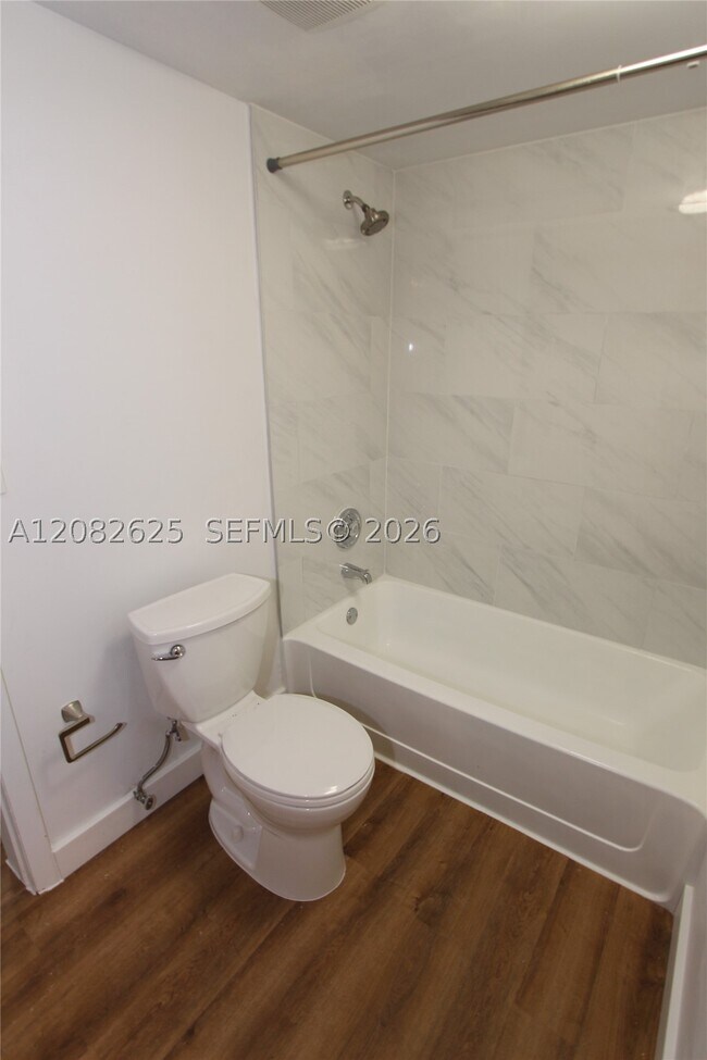 Building Photo - 2881 N Oakland Forest Dr
