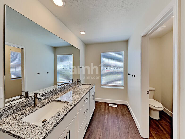 Building Photo - 11133 Kitty Hawk Rd
