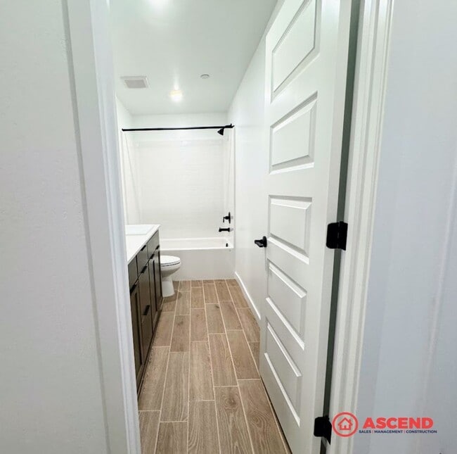 Building Photo - Stunning Newly Built Home in the Southwest!