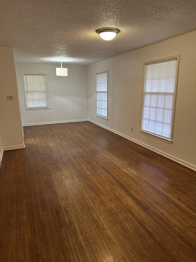 Building Photo - 580 Parkdale Dr