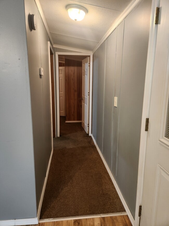 Building Photo - 7310 Pineview Dr