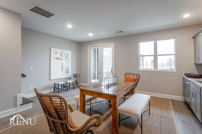 Building Photo - 2375 E 18th St