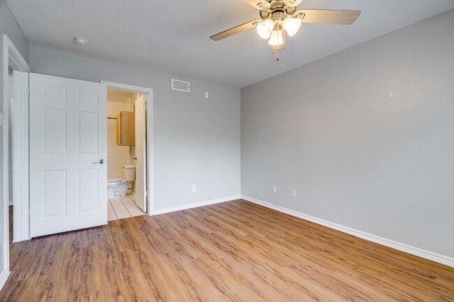 Building Photo - 1 Bedroom, 1 Bath Available Now!