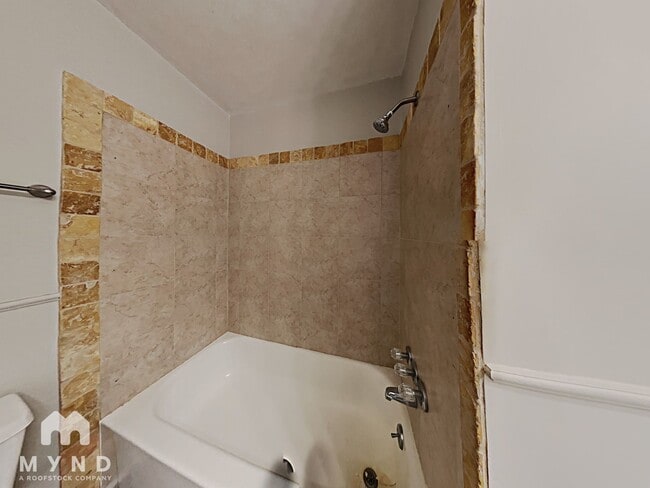 Building Photo - 5170 Hickory Dr NE