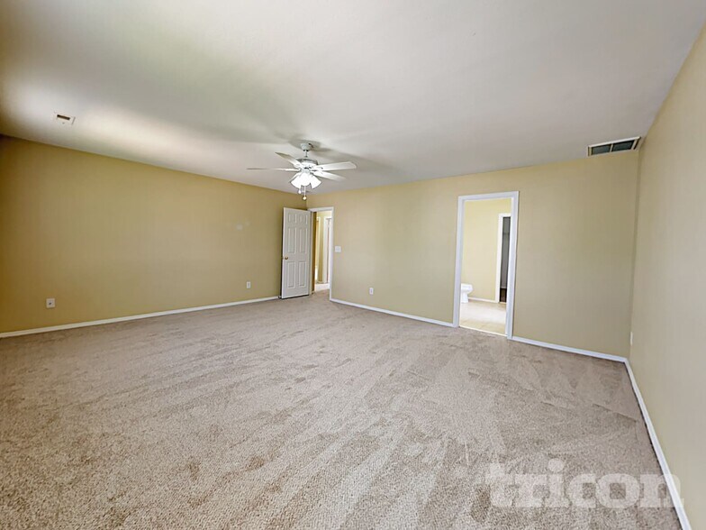 Building Photo - 2801 Buckleigh Dr