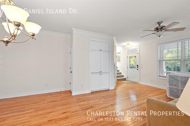 Building Photo - 2344 Daniel Island Dr