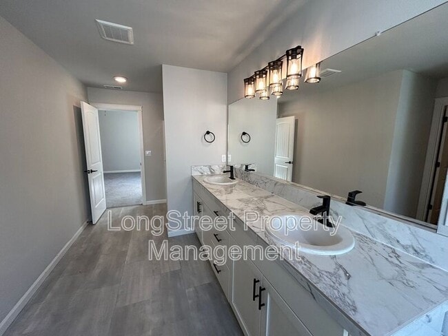 Building Photo - 7237 SE Berg Dr