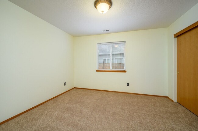 Building Photo - Newly Renovated 3 Bedroom, 2 Bath House in Sheridan