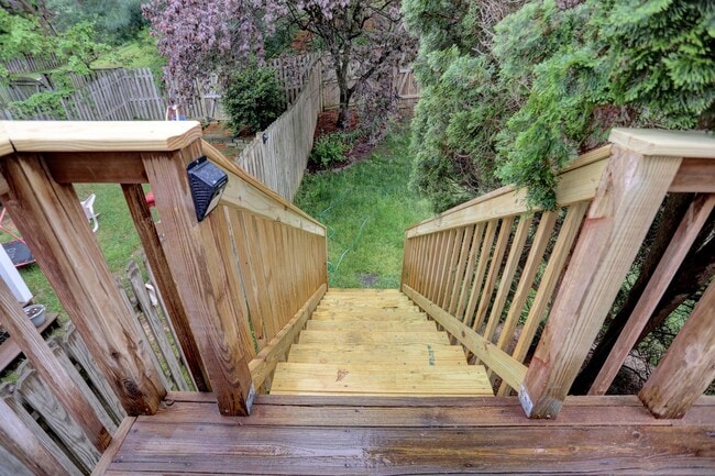 Building Photo - Charming 3-Bedroom Townhome for Rent in Ab...