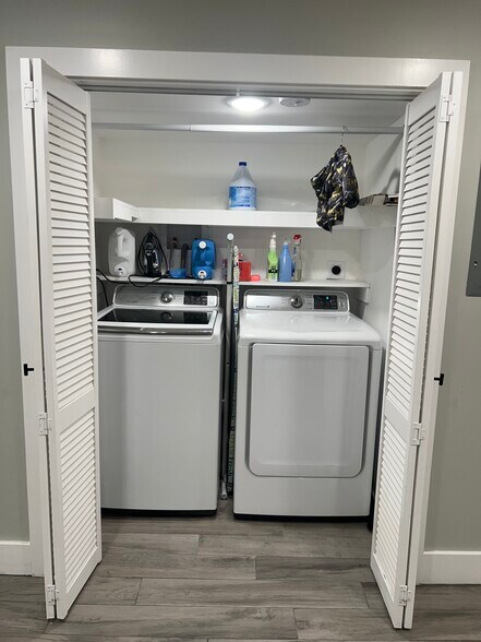 Building Photo - 372 Walnut St