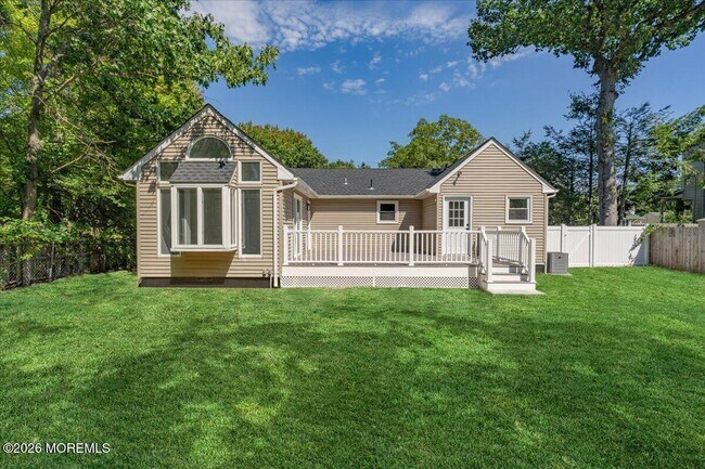 Building Photo - 501 Azalea Dr