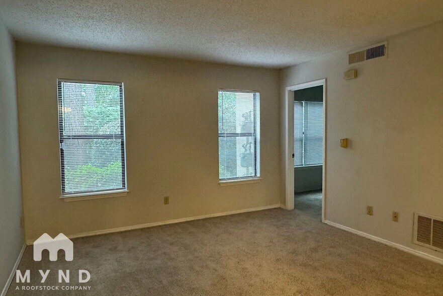 Building Photo - 1302 Old Hammond Chase