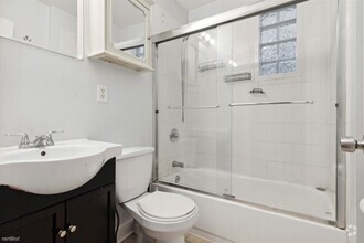 Building Photo - 3 br, 1 bath Triplex - 1729 W MONTGOMERY A...