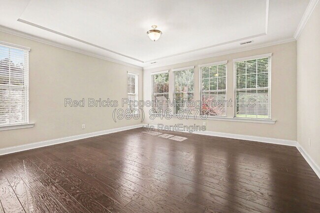 Building Photo - 145 Barclay Dr