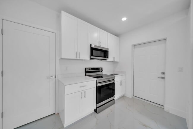 Building Photo - 2413 Quentin Ave S