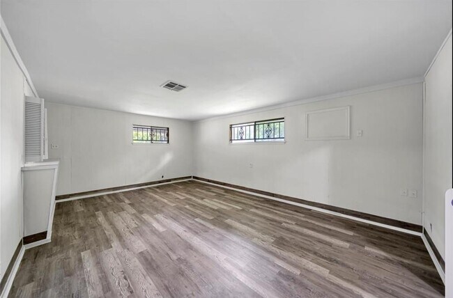 Building Photo - 3207 Florida St