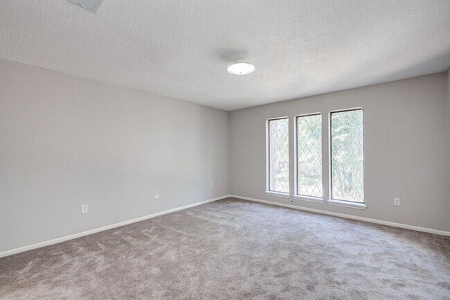 Building Photo - 11918 Glenway Dr