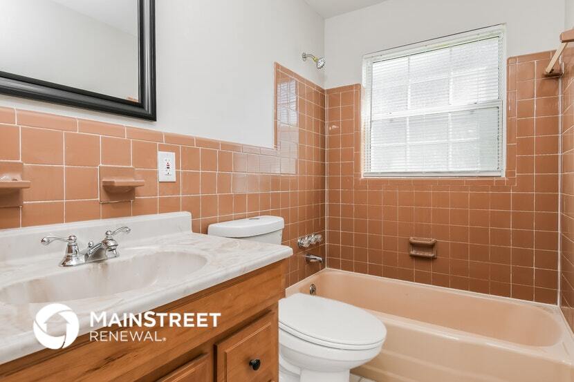 Building Photo - 1660 Thoreau St