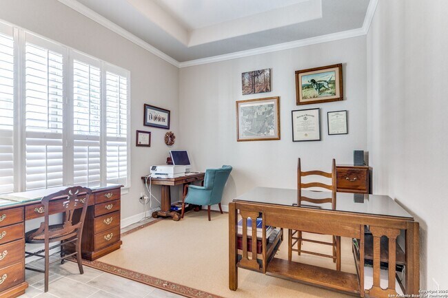 Building Photo - GORGEOUS 3-BEDROOM, 3-BATHROOM SINGLE STOR...