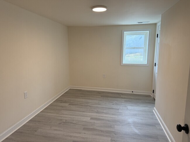 Building Photo - 113 E Addition St