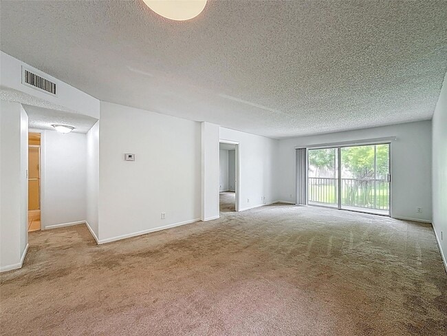 Building Photo - 8735 Ramblewood Dr