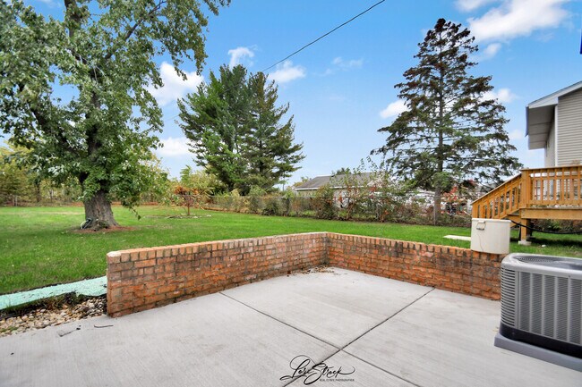 Building Photo - 635 E Prairie Ave