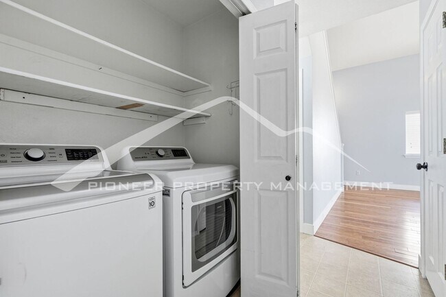 Building Photo - 333 Sanders Cir