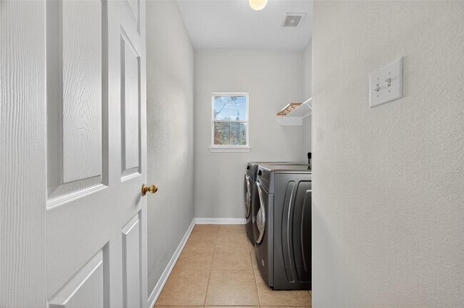 Building Photo - 21515 White Falls Ln