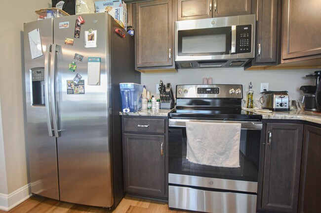 Building Photo - Pet Friendly Three Bedroom!