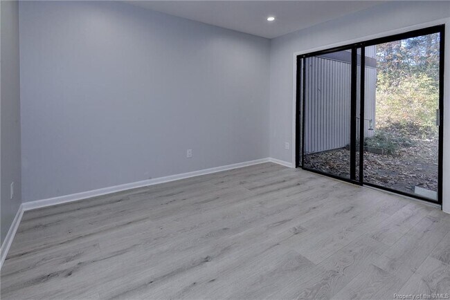 Building Photo - 8 Spring W