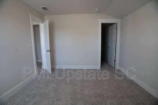 Building Photo - 35 Galley Ln