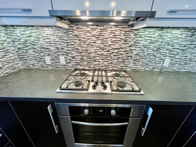 Building Photo - City living at its best! 2 BR/2 BA @ the M...