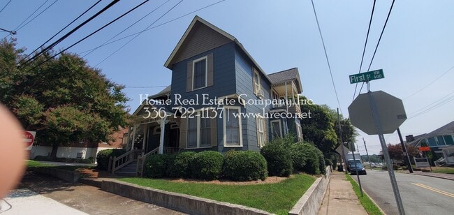 Primary Photo - 412 W. First Street Apt A