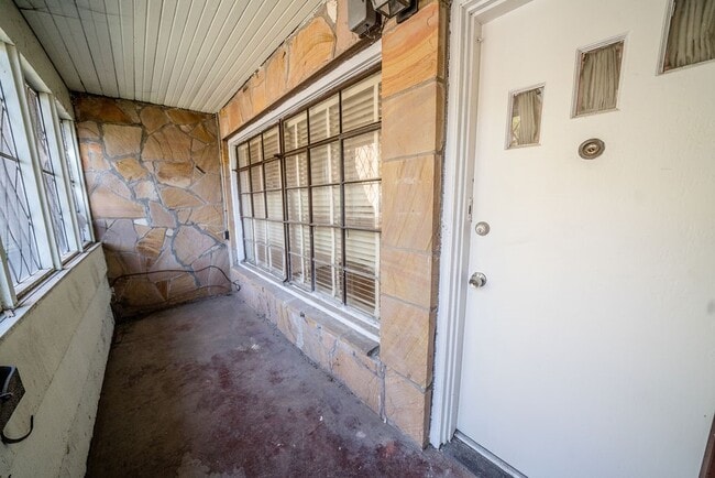 Building Photo - 2218 Chapman St