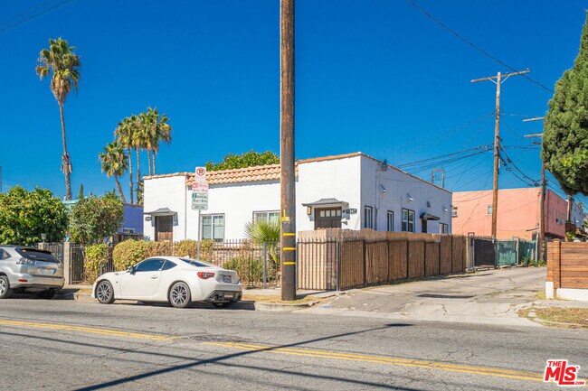 Building Photo - 5347 Fountain Ave