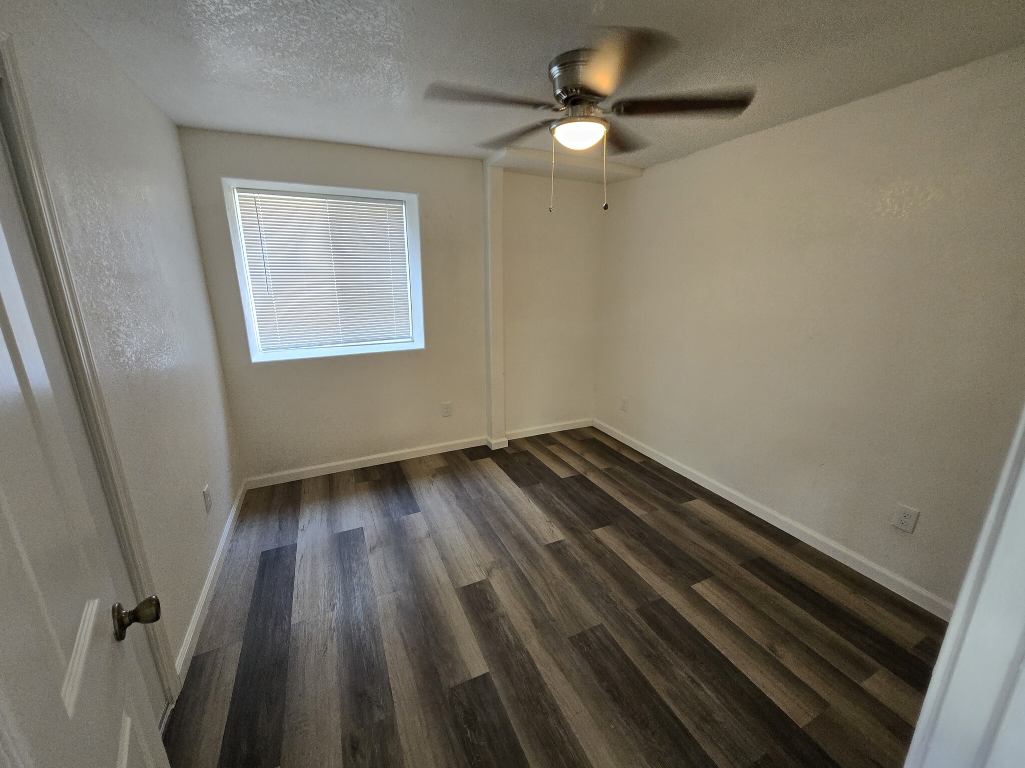 Bedroom 2 - 9843 Dale Ave