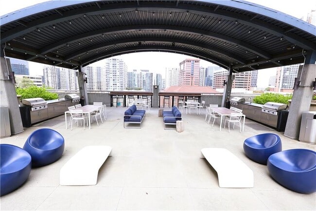 Building Photo - 923 Peachtree St NE