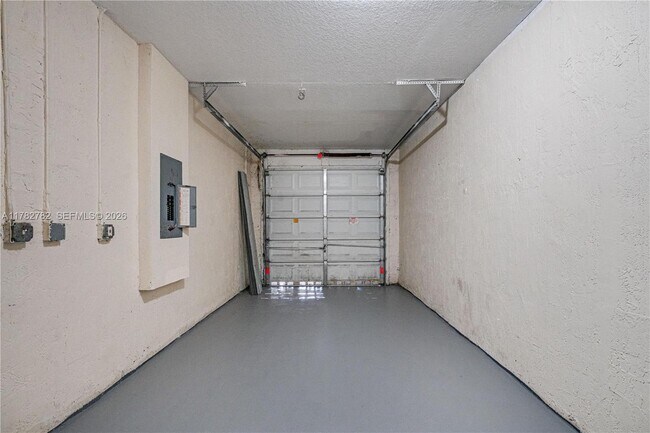 Building Photo - 631 SW 10th St