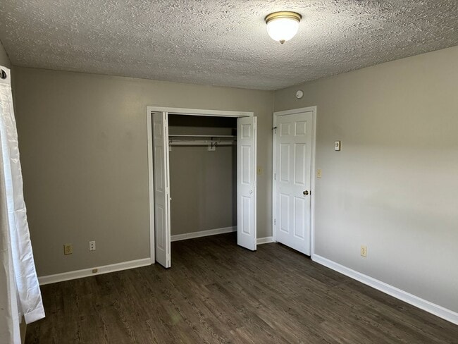 Building Photo - Riverview Apartments