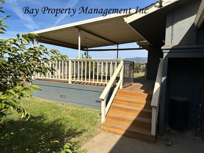 Building Photo - Beautiful 3 bedroom in the foothills outsi...