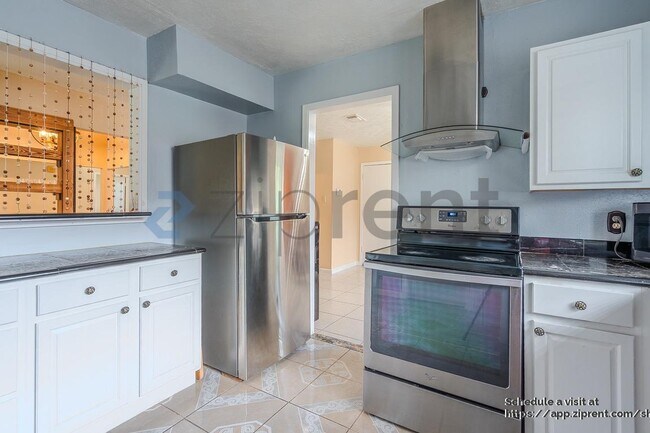 Building Photo - 10431 Odessa Dr