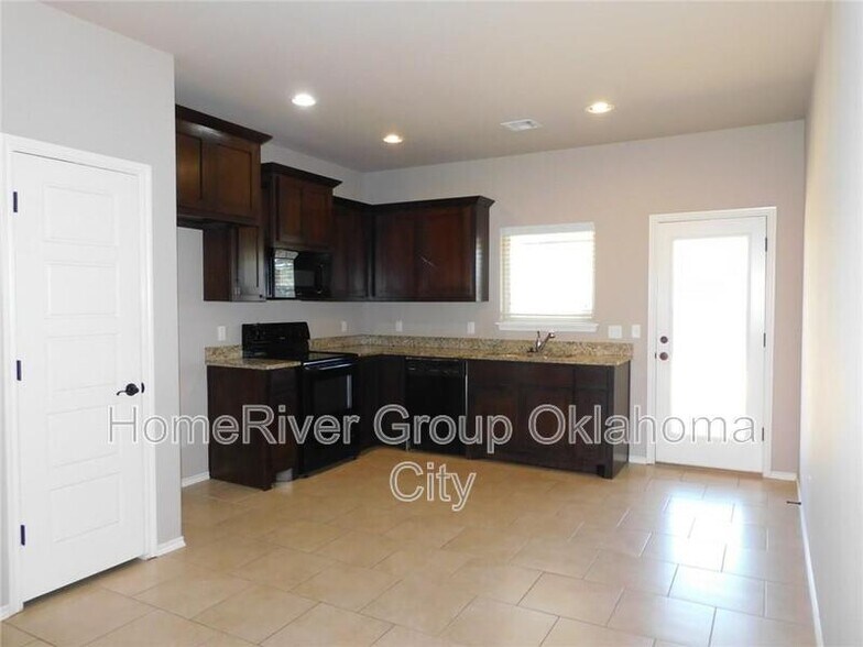Building Photo - 1324 Eagle Dr