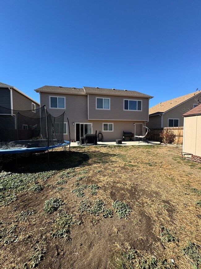 Building Photo - Lovely 3 bedroom/3 car tandem garage home in Lorson Ranch