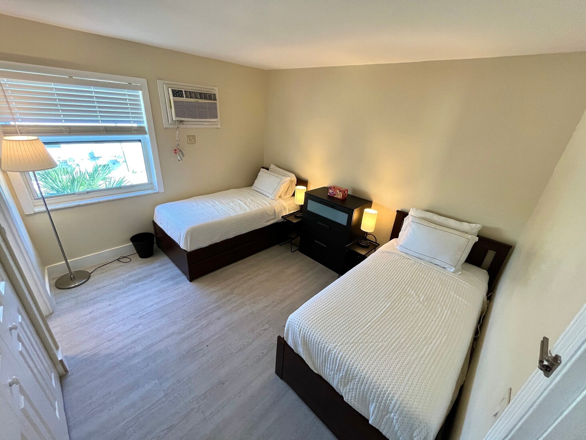 Building Photo - 2900 Banyan St