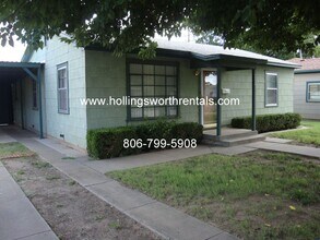 Building Photo - 3 Bedroom, 2 Baths, 2 living rooms with extra large Laundry Room House