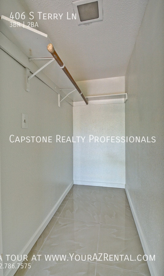 Building Photo - 406 S Terry Ln