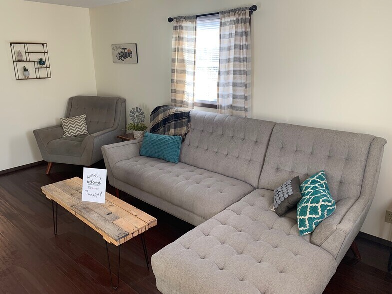 Building Photo - 617 4th St