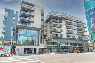 Building Photo - Wallace on Sunset