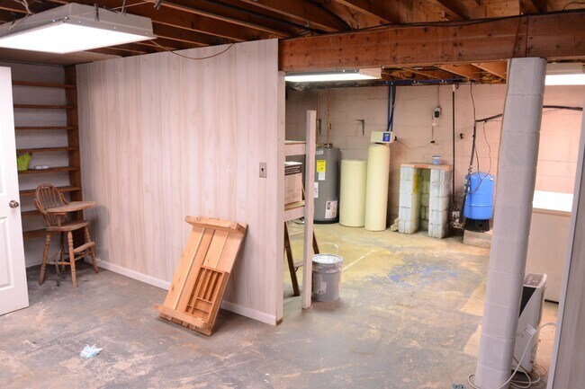 Building Photo - 279 Poe Dr